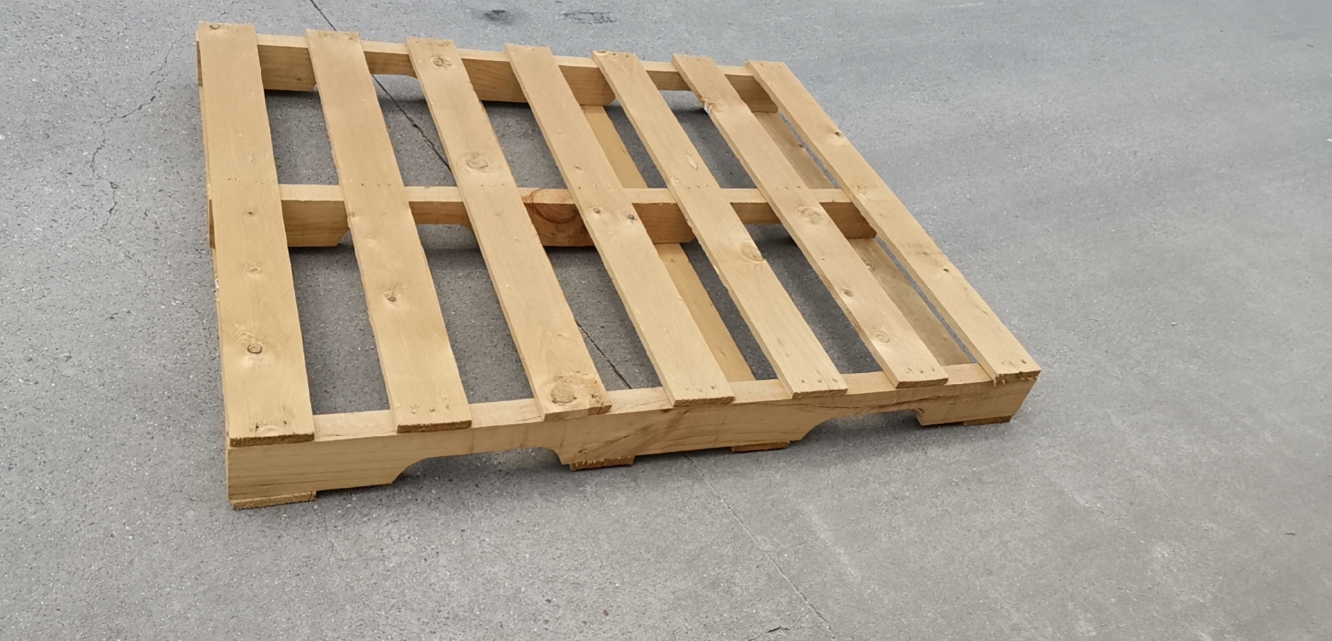 高港根据材质选择木托盘